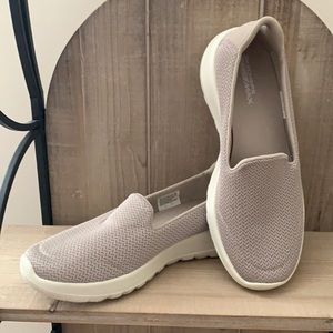 Sketchers slip on Goga Max shoes